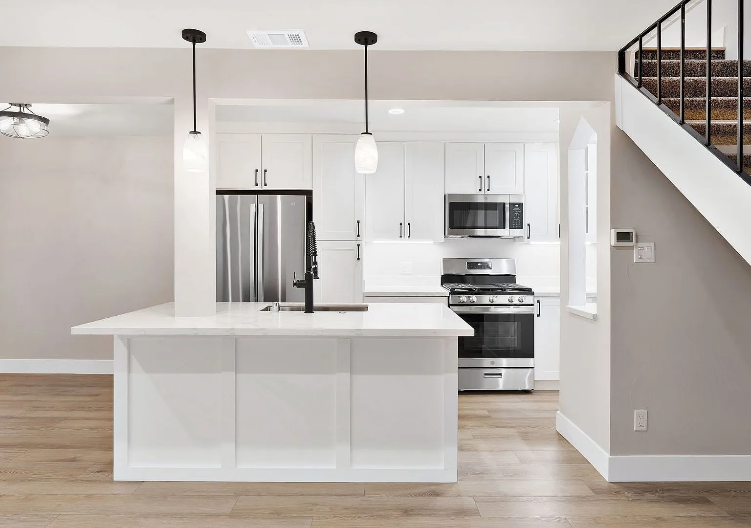Fully Updated 2 Bedroom 1 Bath Condo — Photo 3