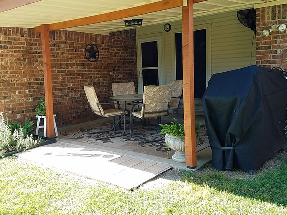 2nd image of 2501 Stratford Dr