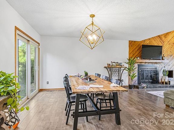 5th image of 207 Wood Dale Dr