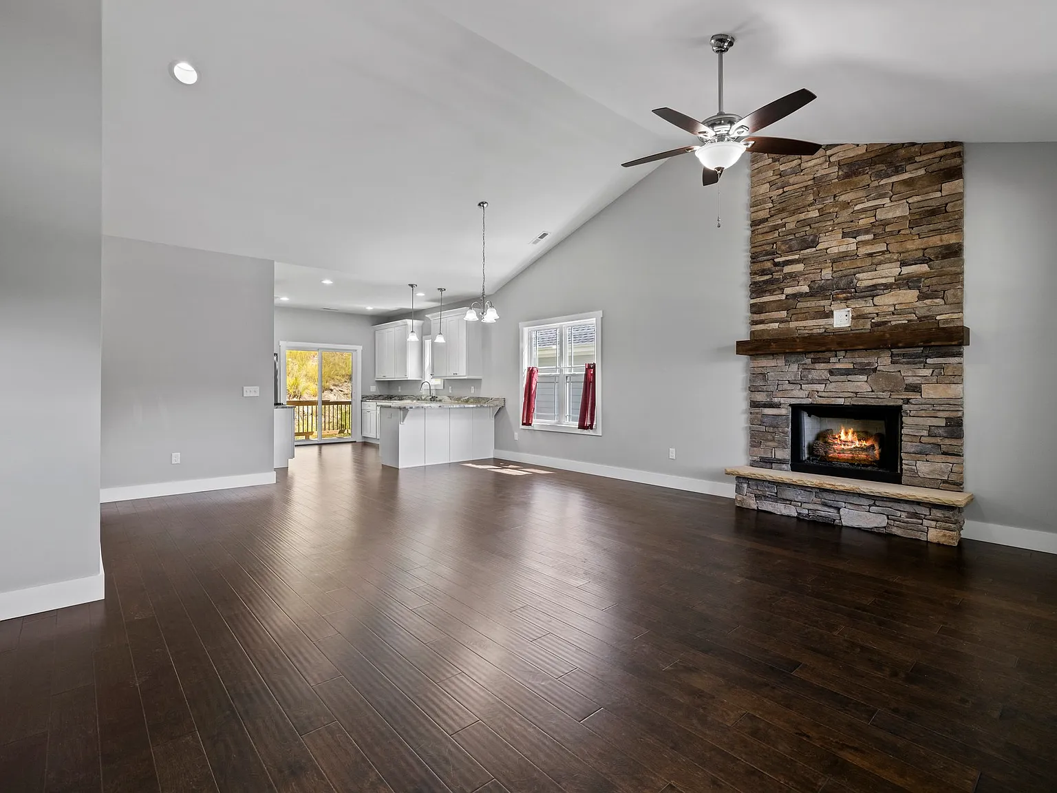 3 bed, 1354 sqft, $2,500 — Photo 3