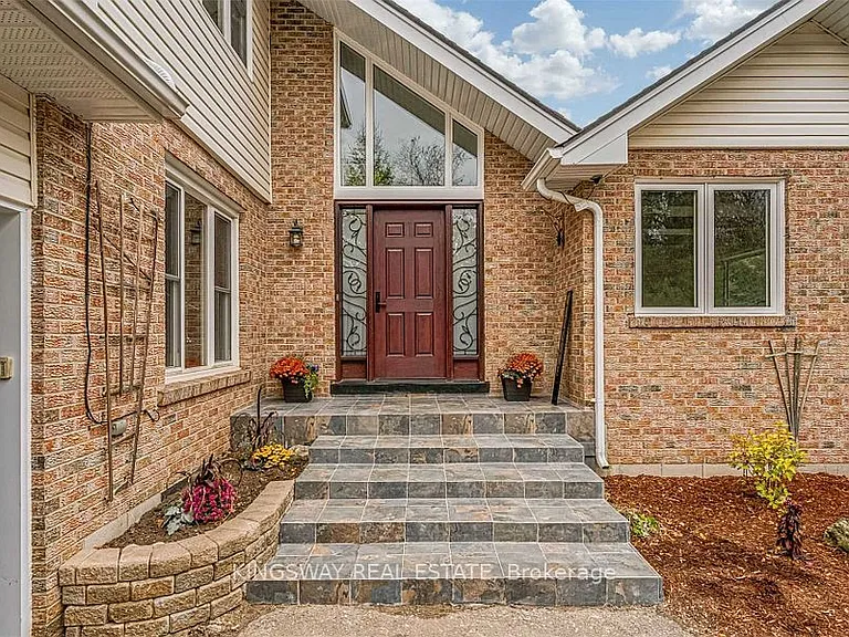 13169 Guelph Line — Photo 2