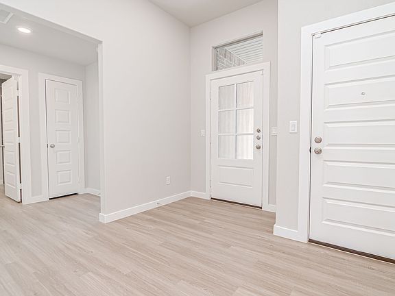 2nd image of 2721 Longfellow Rd