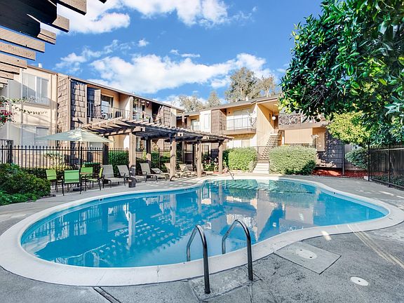 4th image of 1478 English Dr #20