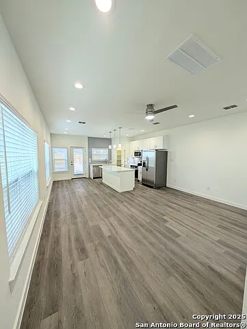627 Essex St — Photo 2