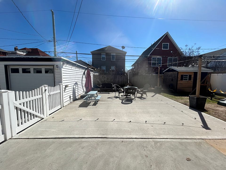 Spacious fenced yard