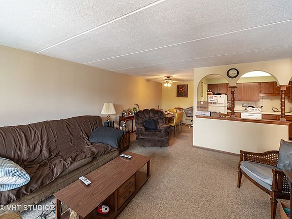 3rd image of 4660 N Austin Ave APT 212