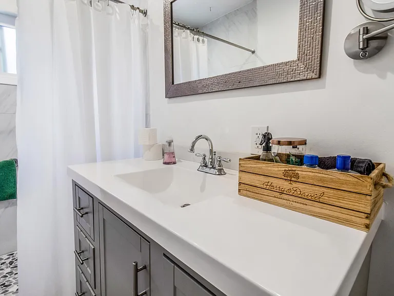 3230 N Lewis Ave — Photo 9