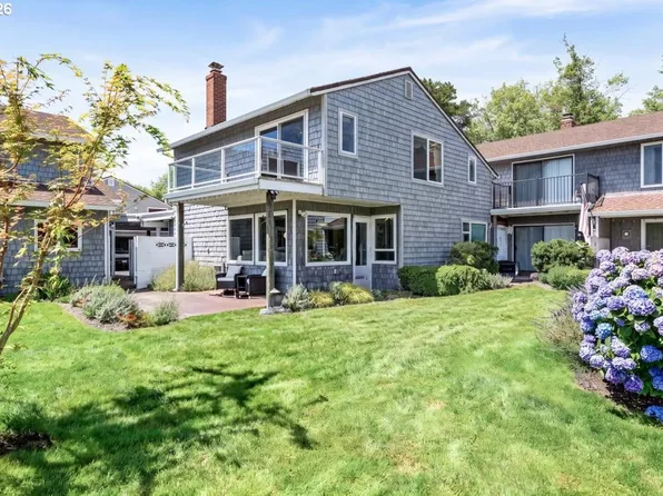 520 N Hayden Bay Dr, Portland, OR 97217