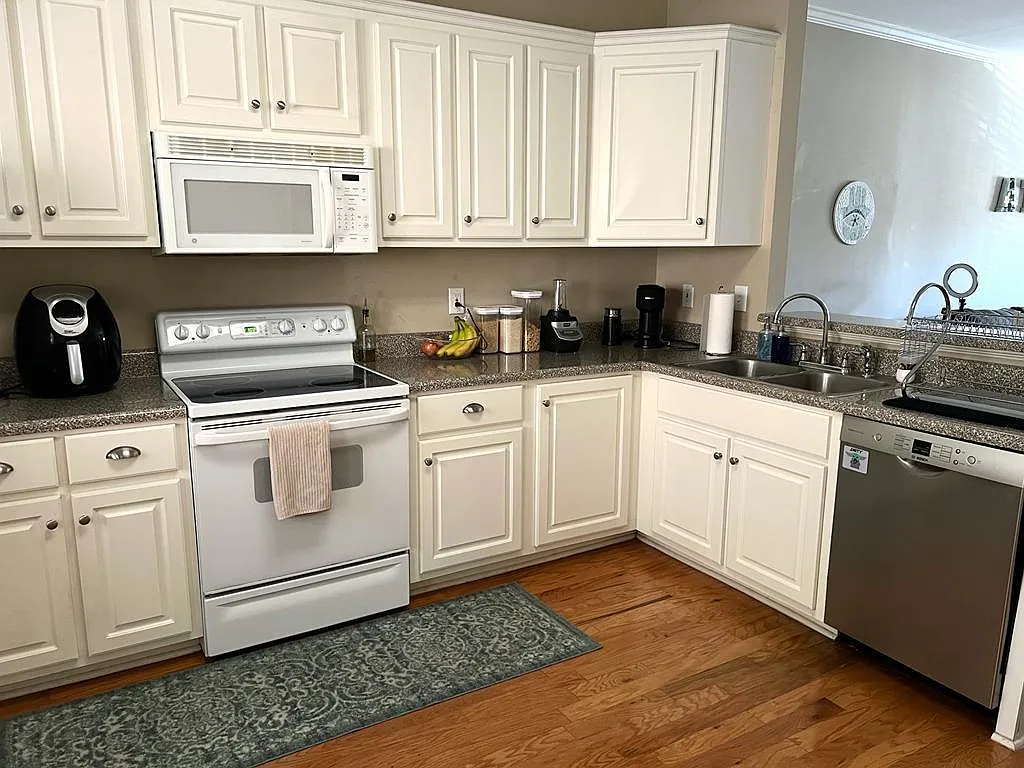 2 bed, 2.5 bath, 1184 sqft, $1,600 — Photo 4
