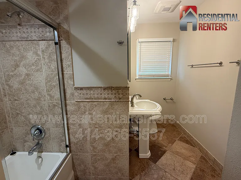 205 N 165th St — Photo 11