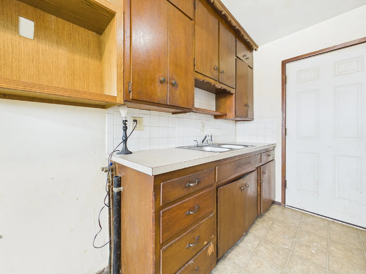2 bed, 1.0 bath, $750 — Photo 3