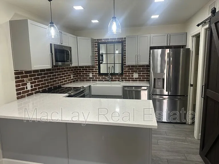 2118 E Center Ln #1 — Photo 2
