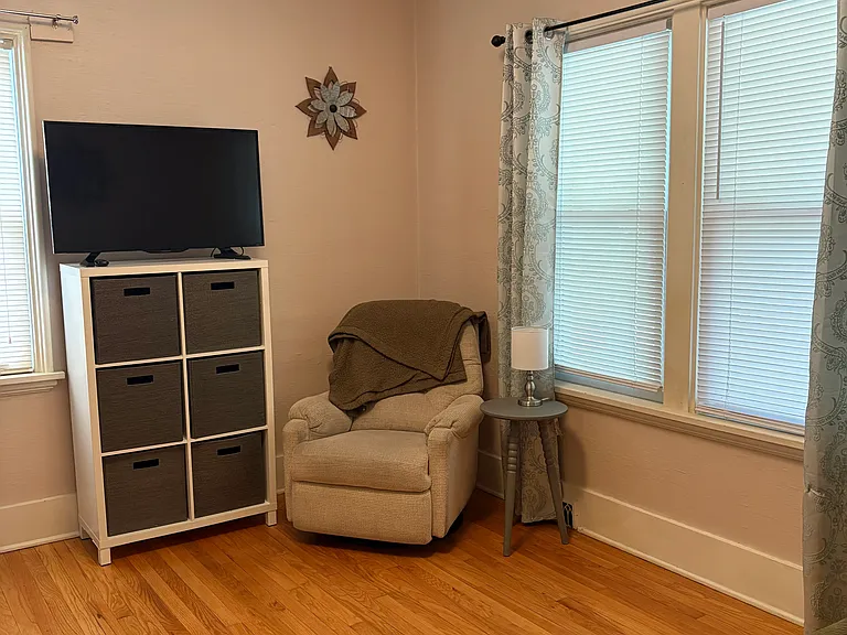 4519 Woolworth Ave — Photo 40