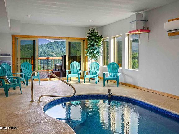 3rd image of 4109 Sherwood Heights Way