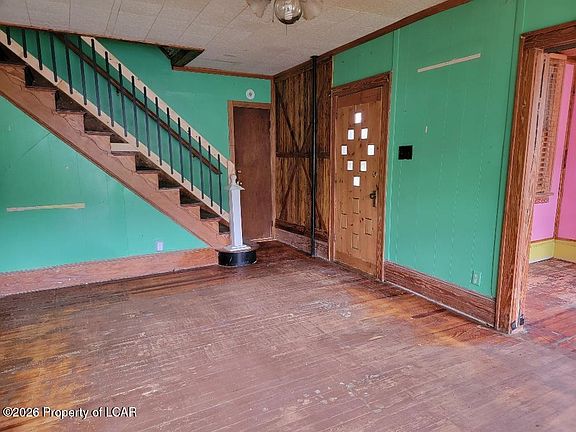 4th image of 181 E Hillside St