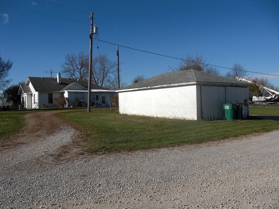 2nd image of 1100 E Main St