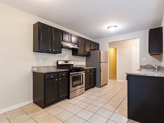 3rd image of 970 N Highland Ave
