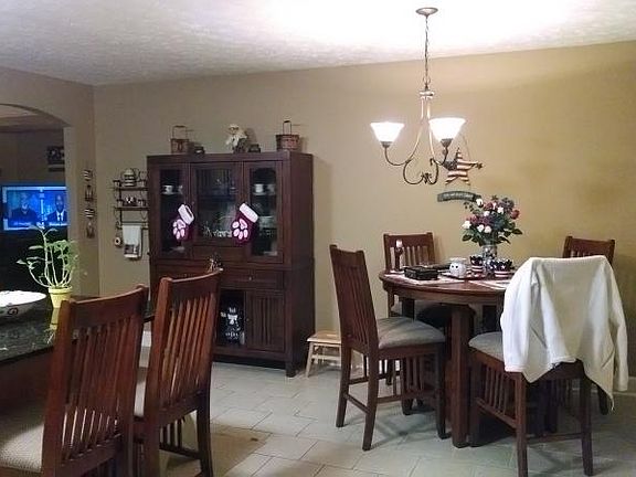 5th image of 10 Cedarwood Ct