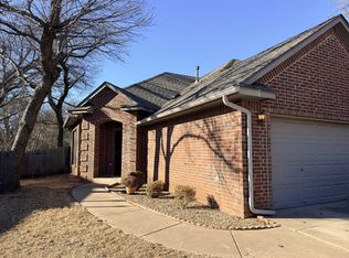 425 Woodcreek Rd, Edmond, OK 73034