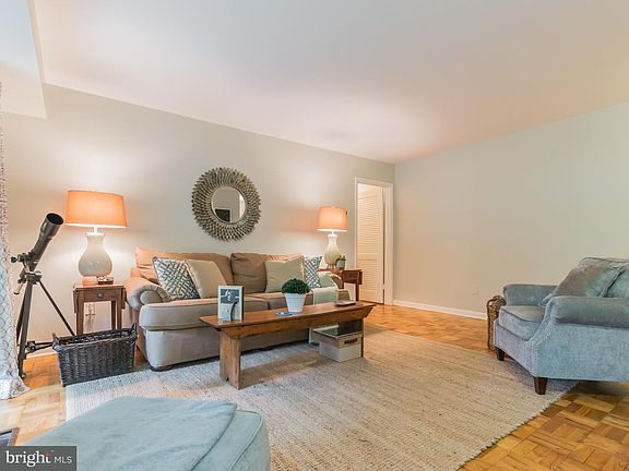 3rd image of 10506 Weymouth St APT 3