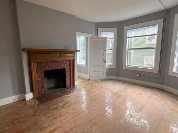 82 Elm St #2, Worcester, MA 01609