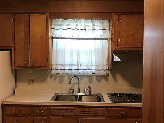 4th image of 20407 Williams St