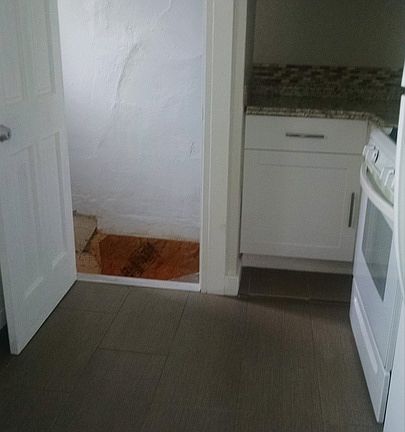 3rd image of 4313 McConnell Blvd