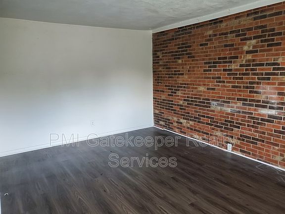 3rd image of 6830 Simpson Ave