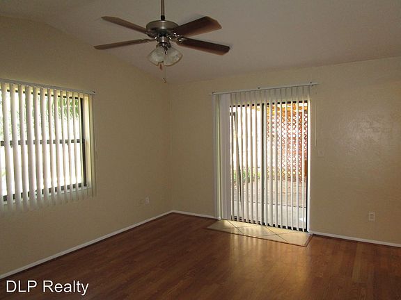 3rd image of 1413 Dexter Dr N