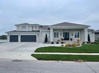 853 SW Raintree Dr, Lees Summit, MO 64082