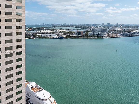 5th image of 335 Biscayne Blvd #3002