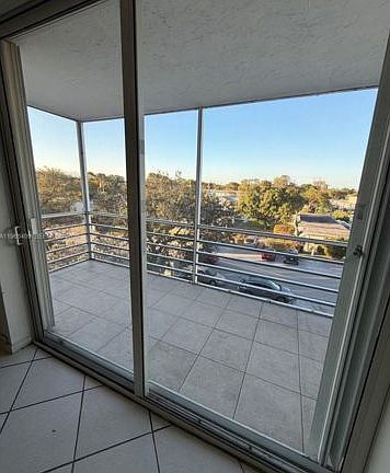 4th image of 406-1830 Dixieanna St #406