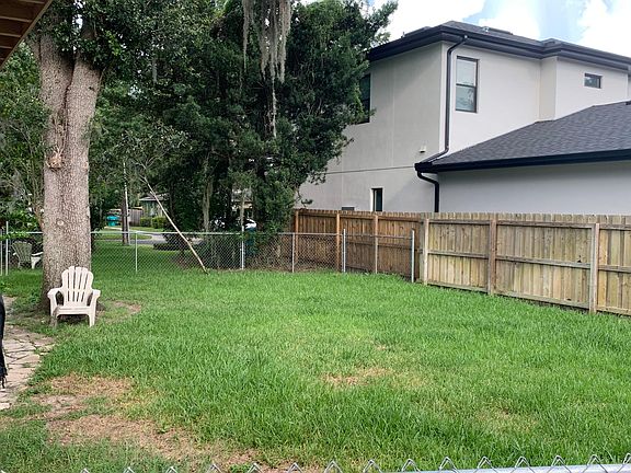 3rd image of 1010 Shady Lane Dr