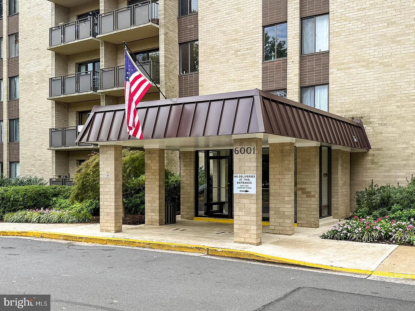 1 bed, 1.0 bath, 785 sqft, $1,800 — Photo 2