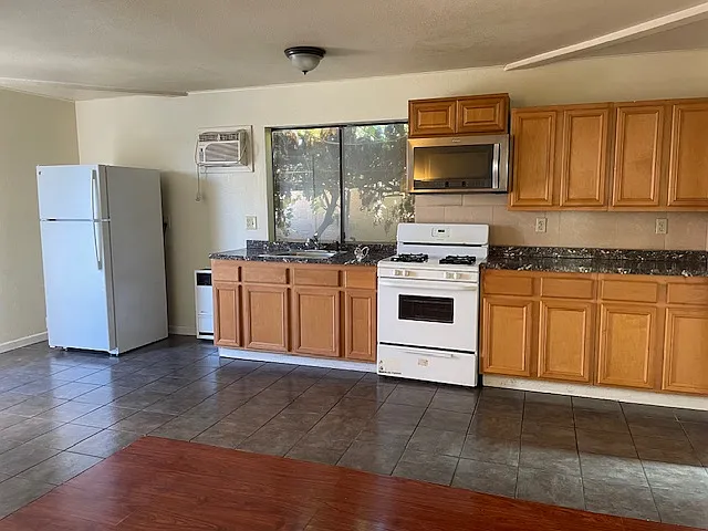 1 bed, 500 sqft, $1,600 — Photo 4