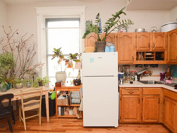 4th image of 1407 W Erie St APT 3R