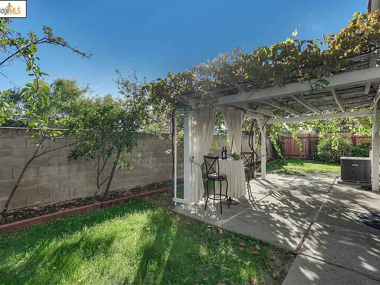 4973 Ridgeview Dr — Photo 12