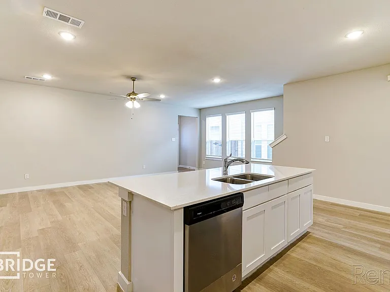 4140 Tobin Dr — Photo 5