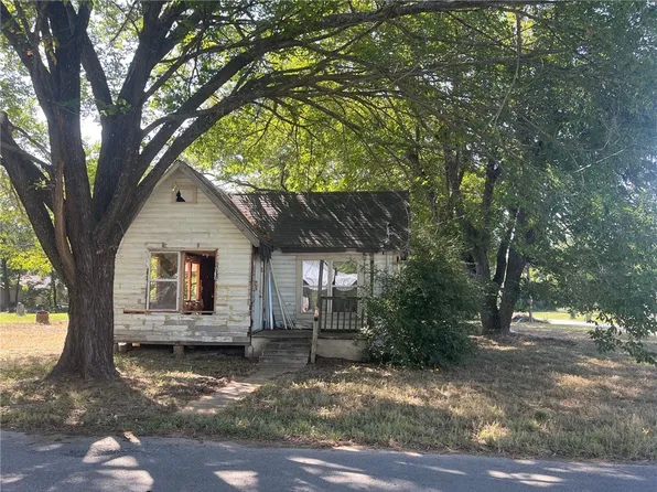 209 W 10th St, Hearne, TX 77859