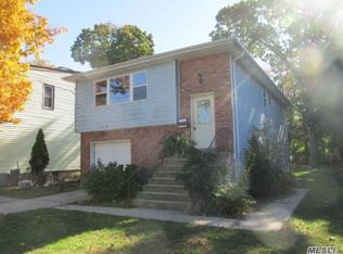 120 Colonial Ave, Freeport, NY 11520