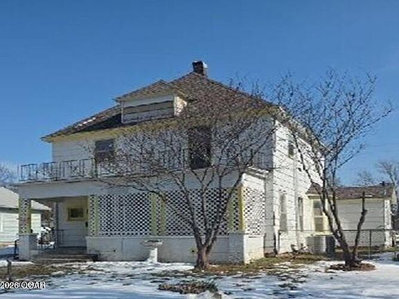 3rd image of 607 Frisco St