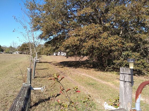 3rd image of 401 E Osprey Ln