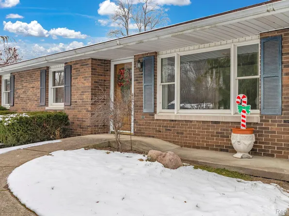 2650 Alger Rd, Port Huron, MI 48060