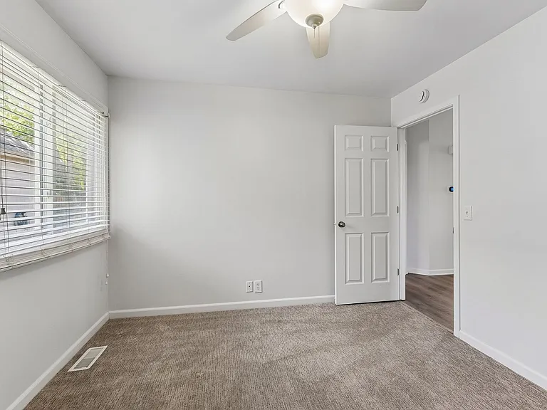 705 S 186th St — Photo 23