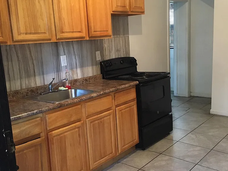 4943 Penn St #1B — Photo 6