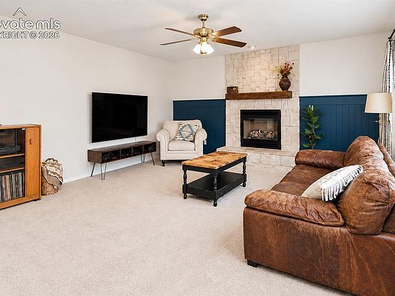 3rd image of 4690 Malcom Ct