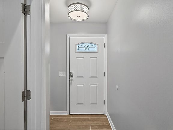 2nd image of 622 Bush Ave