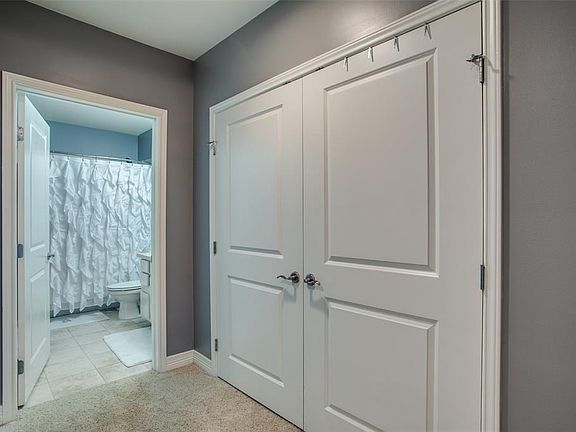 4th image of 500 Throckmorton St APT 1405