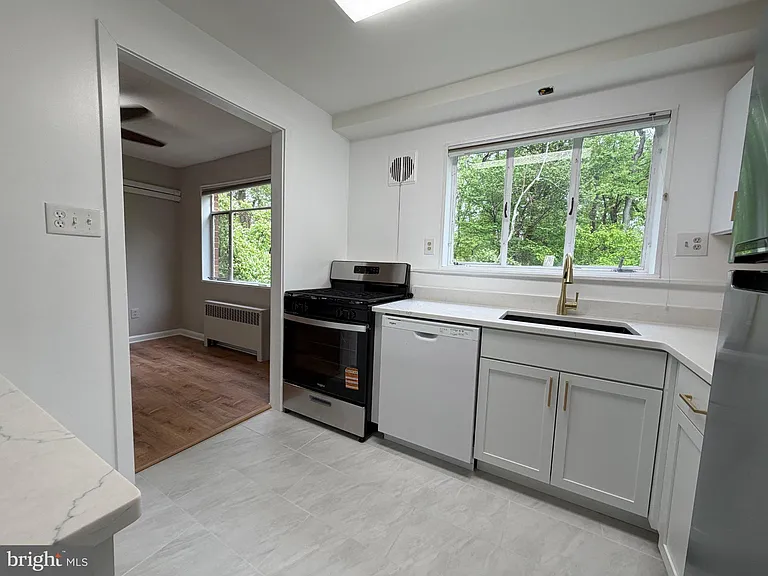 10305 Montrose Ave #M101 — Photo 12
