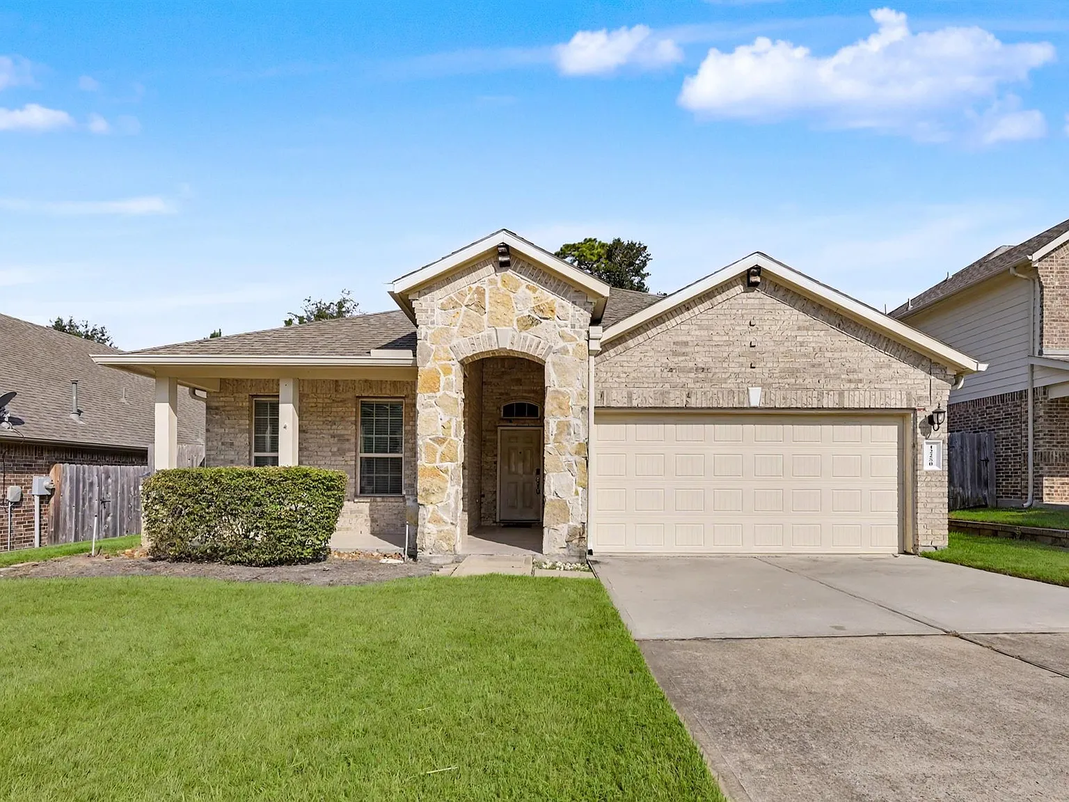 3 bed, 2.0 bath, 1989 sqft, $2,150 — Photo 1